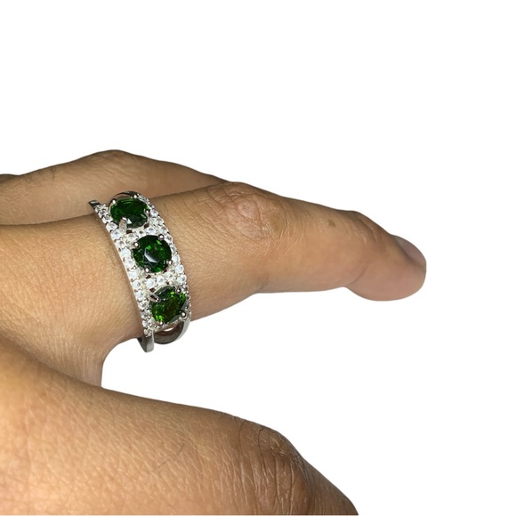 Sterling silver  Peridot Ring - Picture 3 of 4
